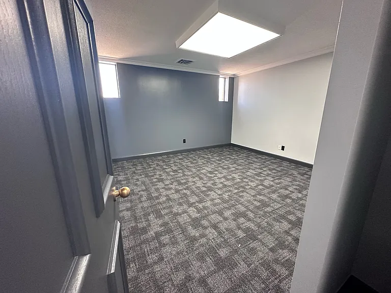 111 W 8th St #3 — Photo 3