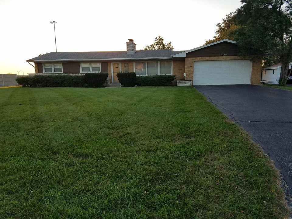 Corner lot, end of street