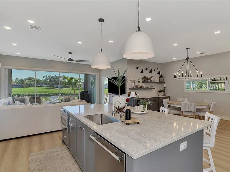 561 Fallbrook Dr — Photo 13