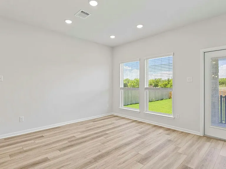 1214 Carnaby Dr — Photo 14