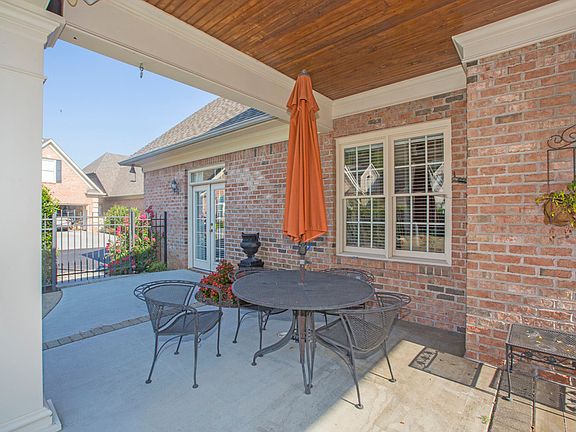4th image of 1104 Highgrove Garden Way