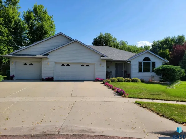 308 W Parkview Ct, Brandon, SD 57005
