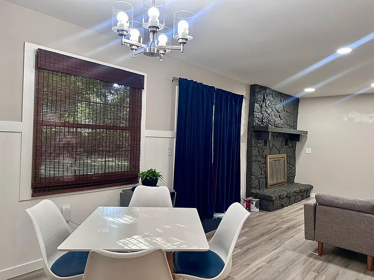 2437 S Kings Ave — Photo 12