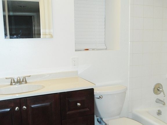 2nd image of 4142 Oak St APT 8