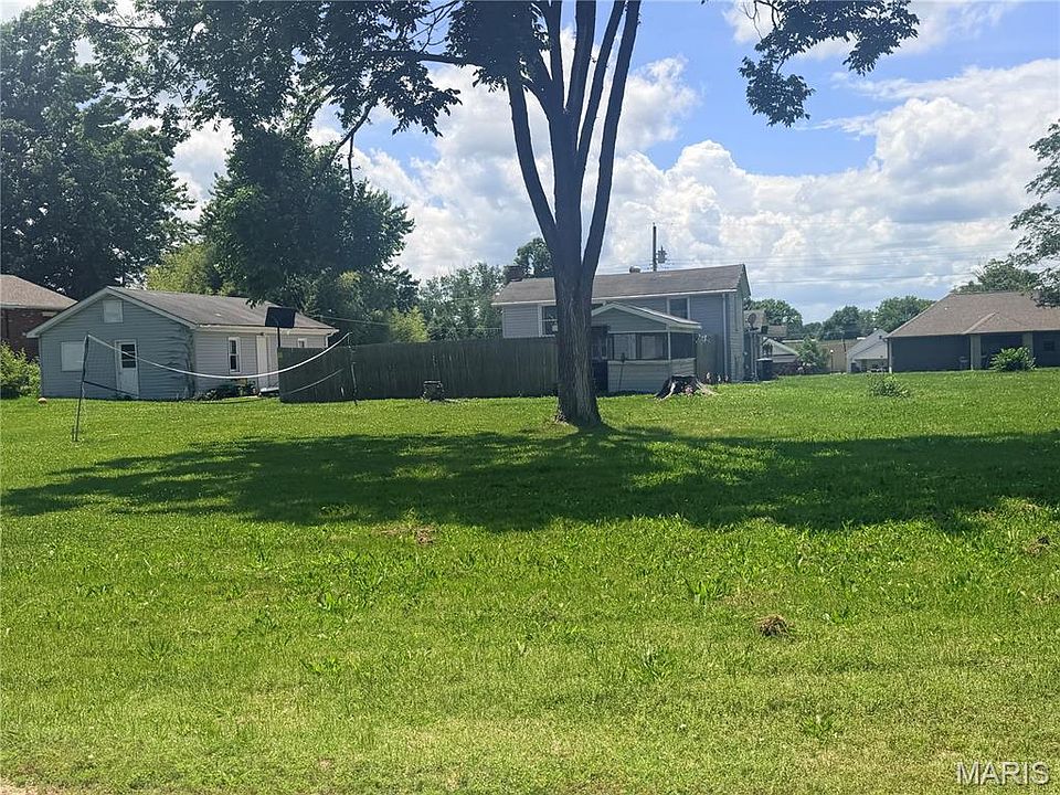 1st image of 600 S School St