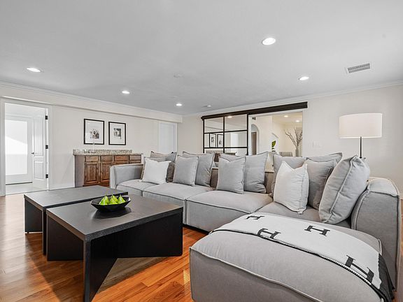 Bonus room with wet bar and half bath