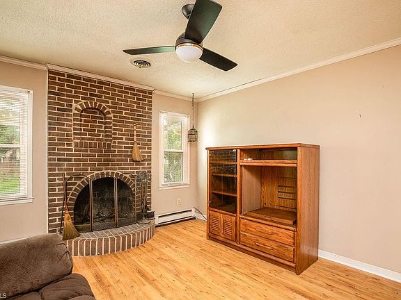 4th image of 7 Coachman Ct