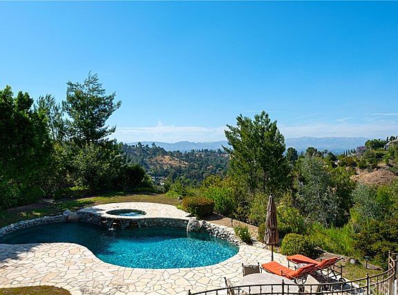 4th image of 4039 Nogales Dr