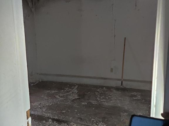 4th image of 224 NW G Ave