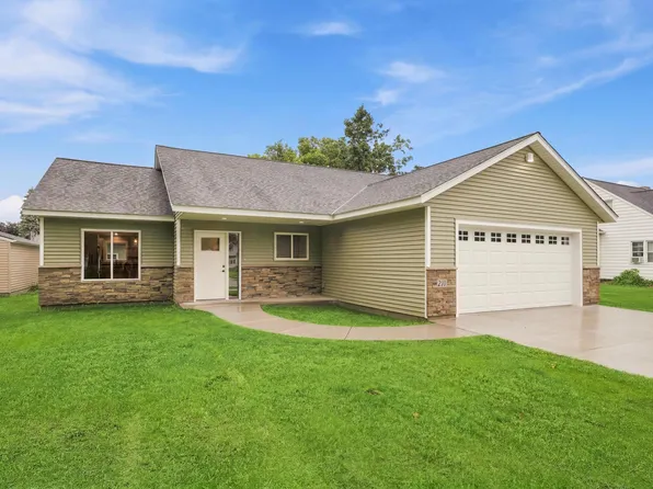210 S Chestnut St, Belle Plaine, MN 56011