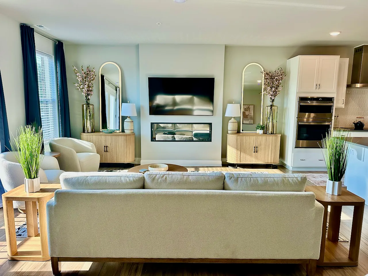 4 bed, 2452 sqft, $4,999 — Photo 2