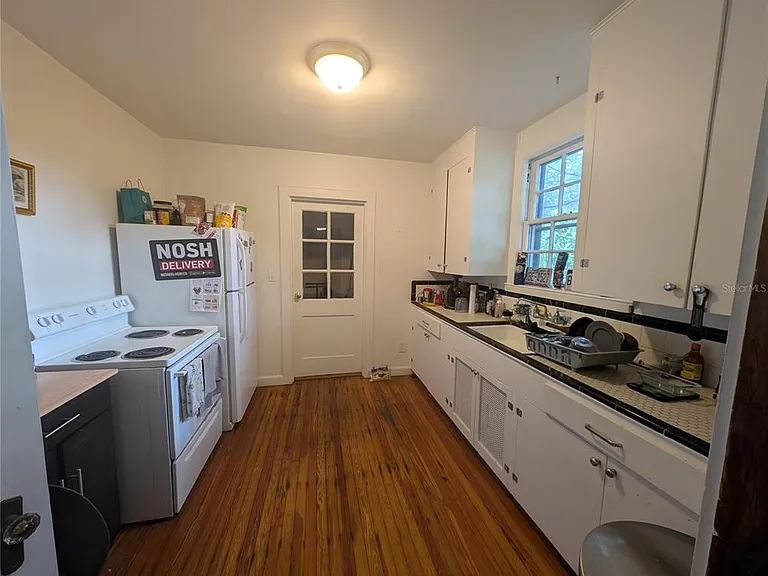 234 SW 3rd St — Photo 9