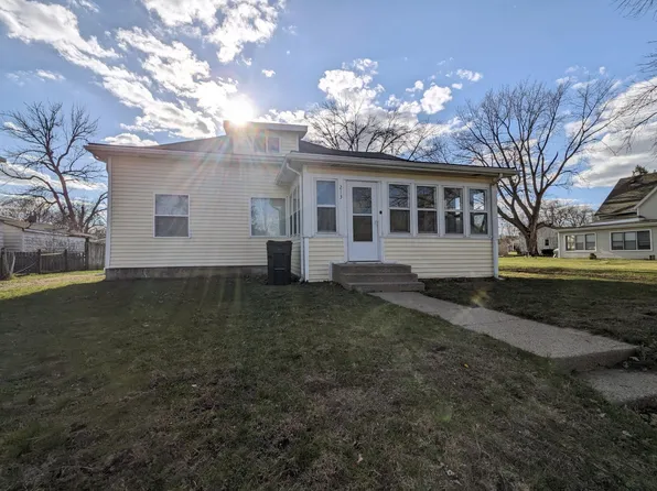 213 S Sycamore St, Cambridge, IA 50046