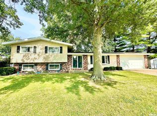 28 Briarwyck Dr, Jacksonville, IL 62650
