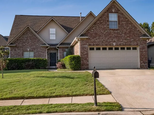 380 Oak Leaf Cir, Pell City, AL 35125