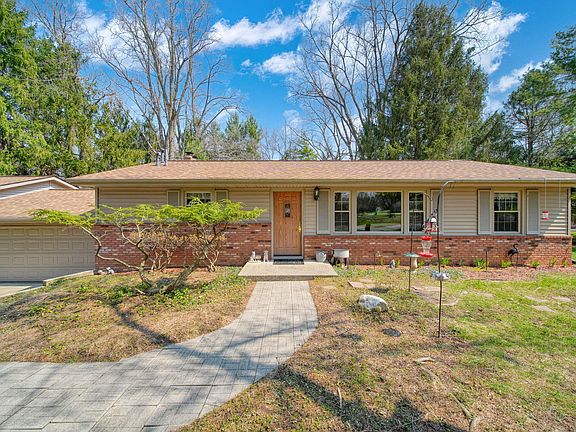 3rd image of 3381 Pine Ridge Dr
