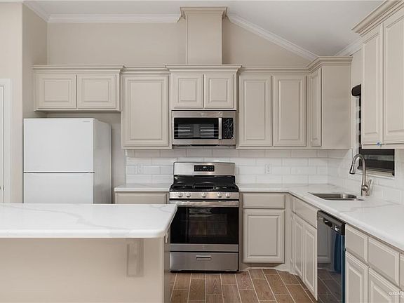 3rd image of 3929 Highland Ave