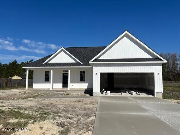 203 Deer Haven Drive, Richlands, NC 28574