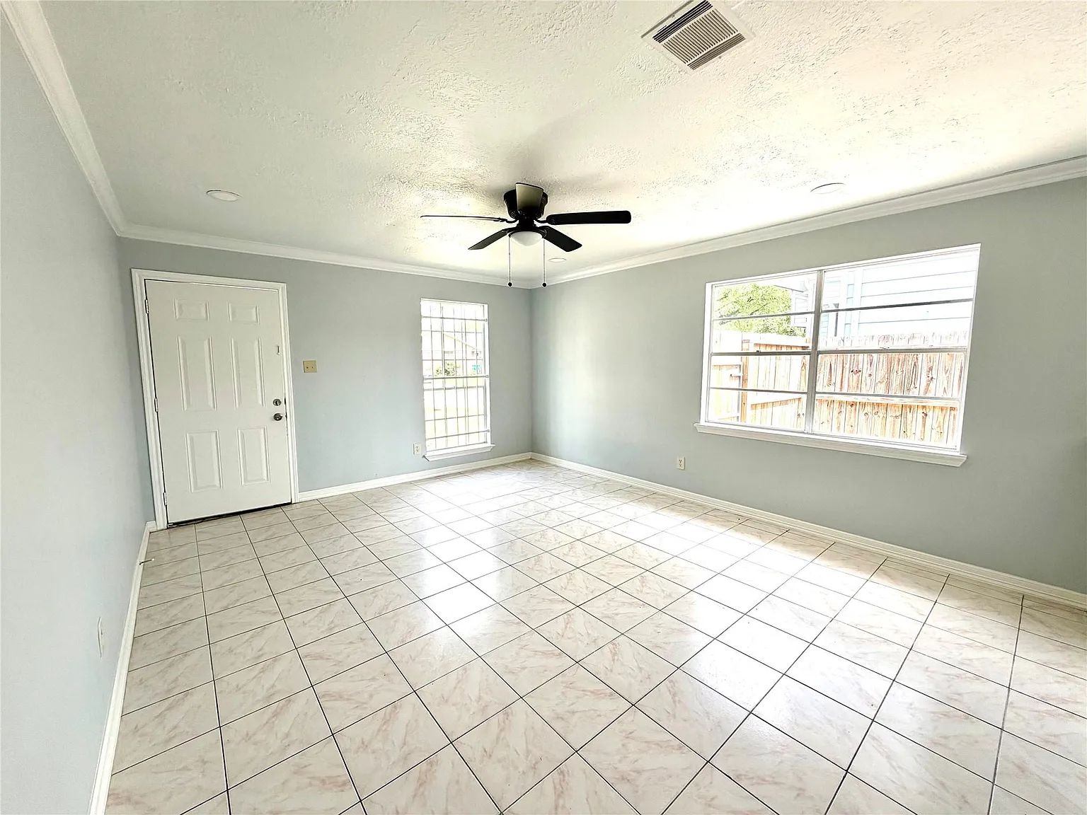 3 bed, 2.0 bath, 1266 sqft, $1,650 — Photo 3