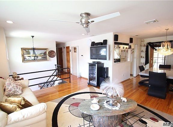 3rd image of 279 Chambers Ave