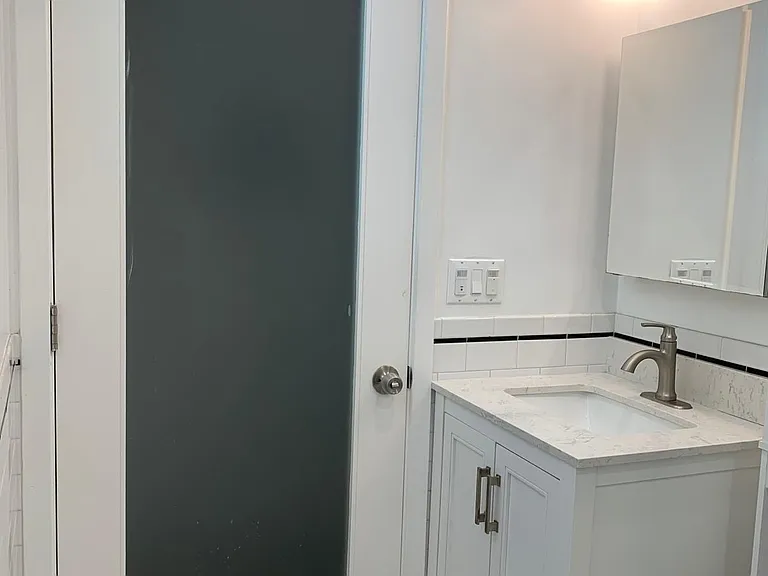 4211 Franklin Ave #4213-1/2 — Photo 4