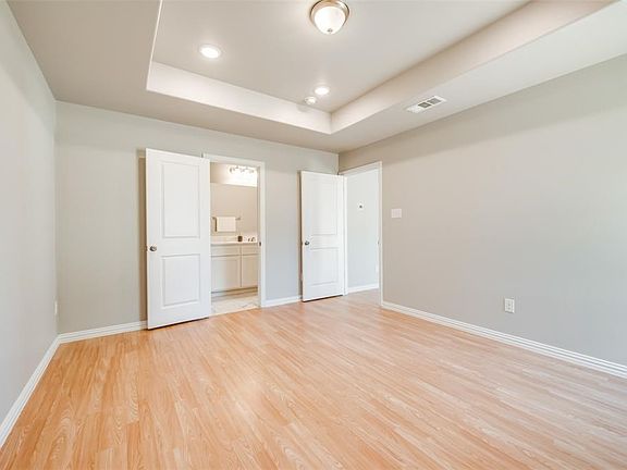 4th image of 1209 E Fogg St
