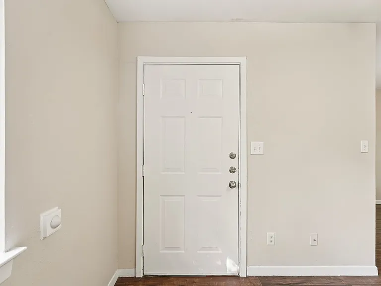 1634 Post Rd #4 — Photo 1