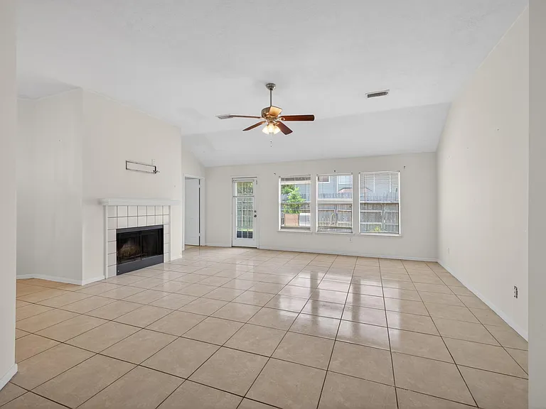 19635 Vernier Woods Ln — Photo 3