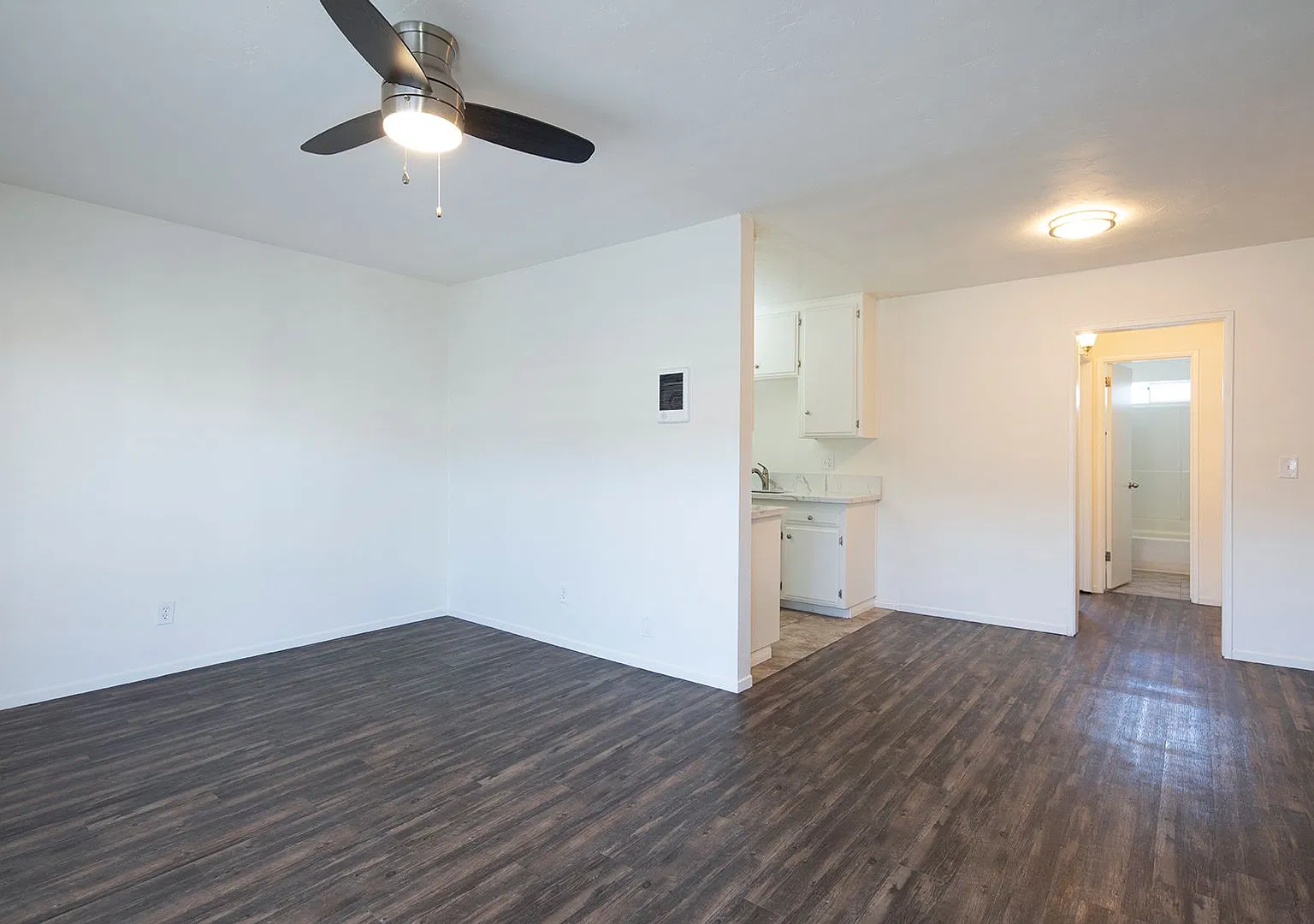 Pier View Apartments — Photo 4