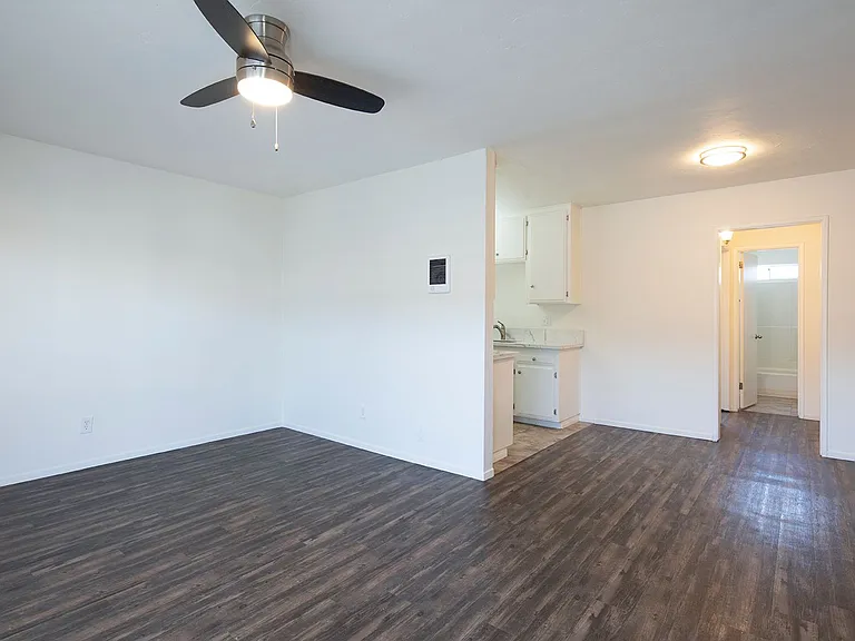 Pier View Apartments — Photo 4
