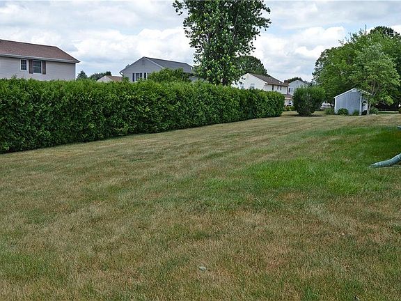 5th image of 307 Adrian Dr