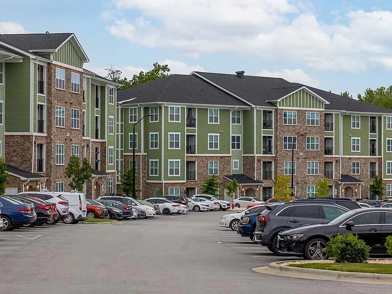 Foxwood Apartments — Photo 183