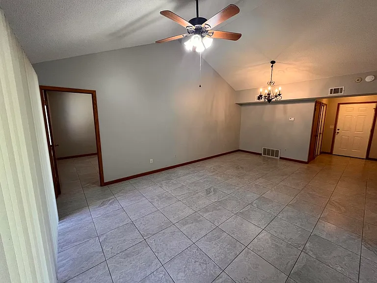 2904 Alpine Pl — Photo 9