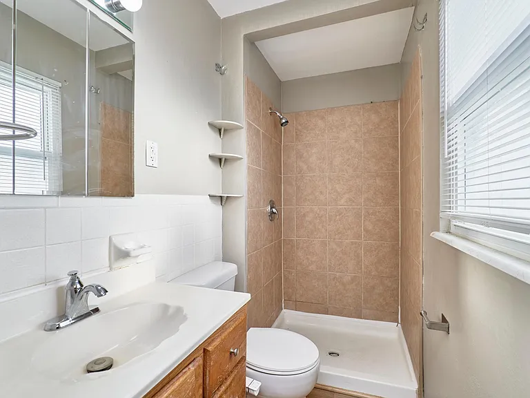 3204 Bristol Hall Dr — Photo 15