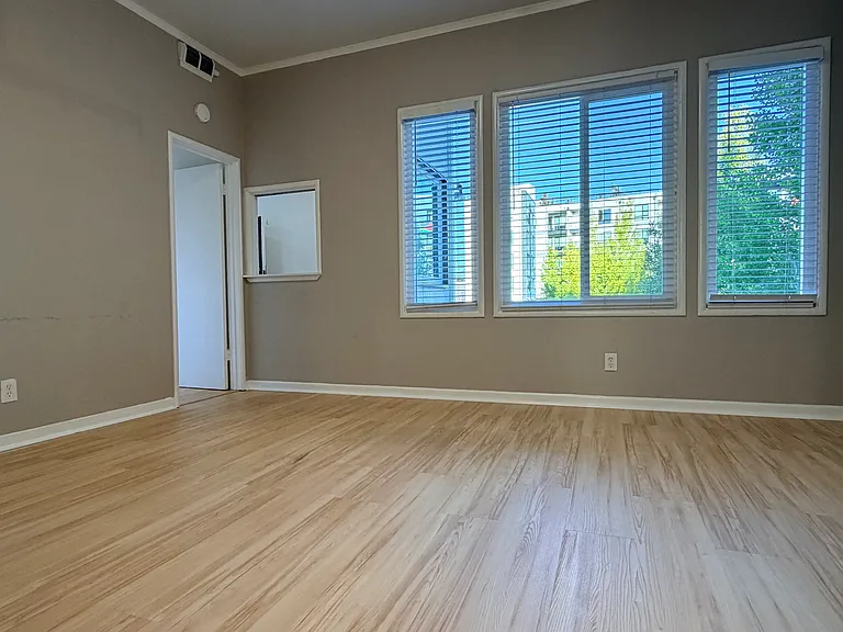 2832 Summit St #2 — Photo 14