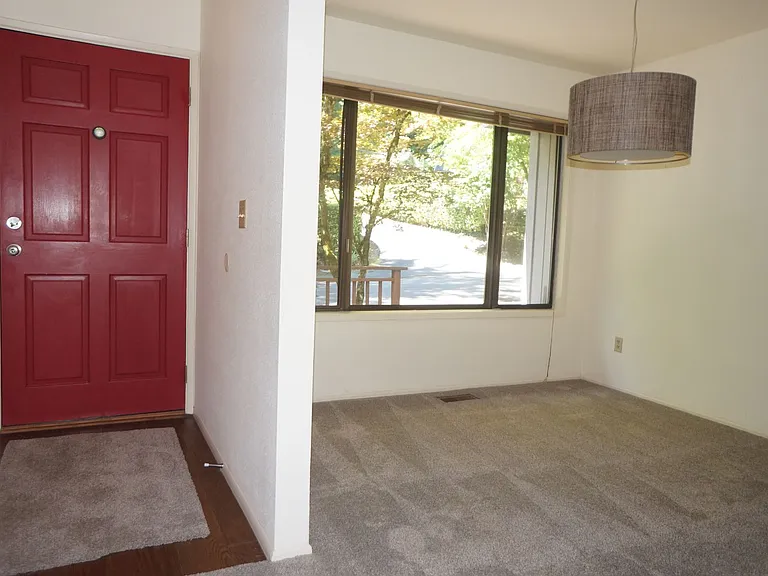 1440 SW Upland Dr — Photo 2