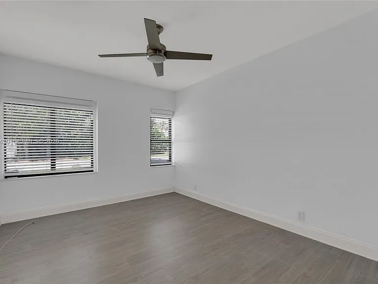 549 NE 12th Ave #1 — Photo 35