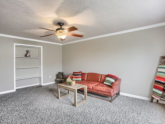5th image of 106 Shady Oak Dr