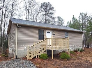 2002A Hampton Shores Dr, Seneca, SC 29672