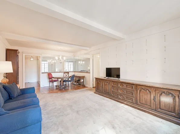 324 East 41st Street image 4 of 17