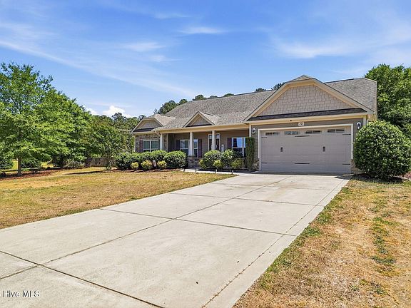 3rd image of 207 Brightleaf Drive