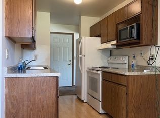 301 Lilac Ln APT 3, Elgin, IL 60123
