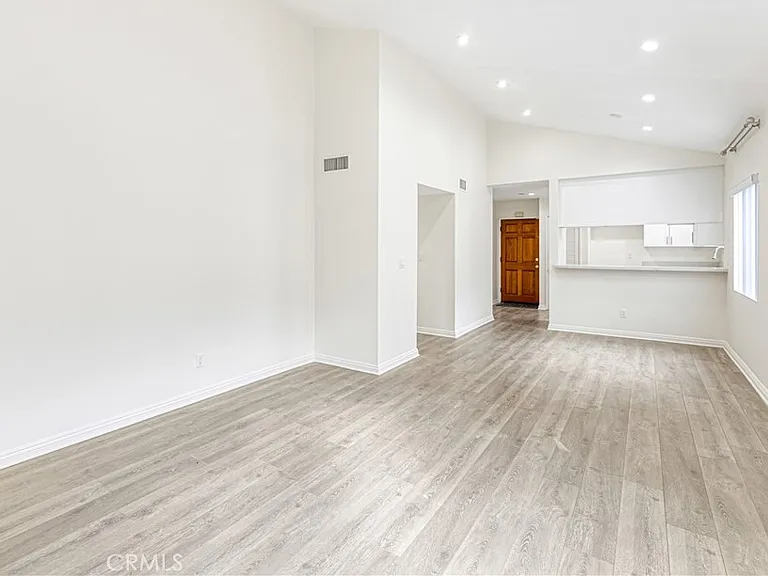 1132 Elm Ave #211 — Photo 5