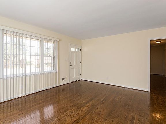 4th image of 1867 Bridle Ln