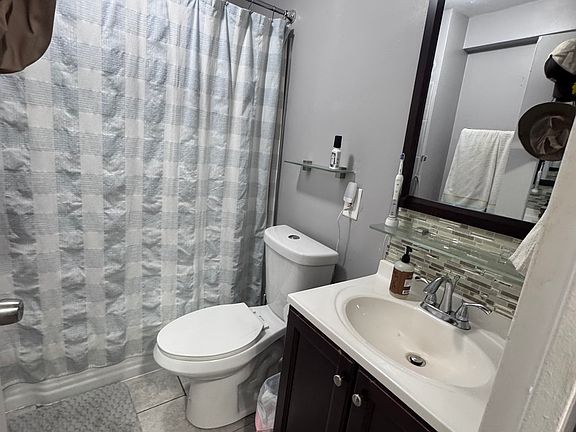 3rd image of 5701 N Sheridan Rd APT 11D