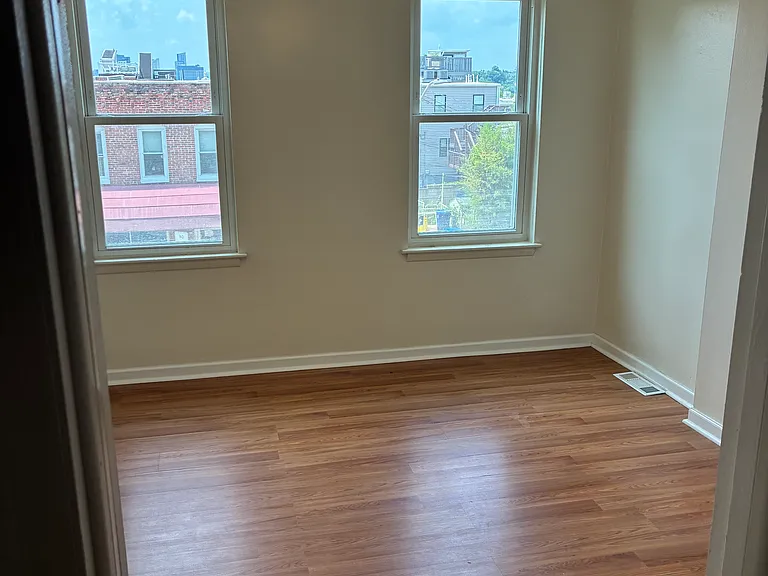 505 S Clinton St — Photo 7