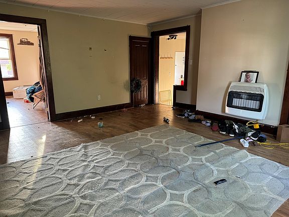 2nd image of 226 E Farming St