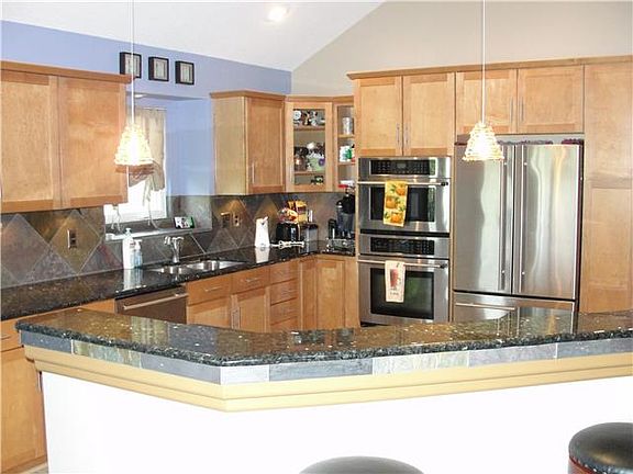 5th image of 902 SW Abar Dr