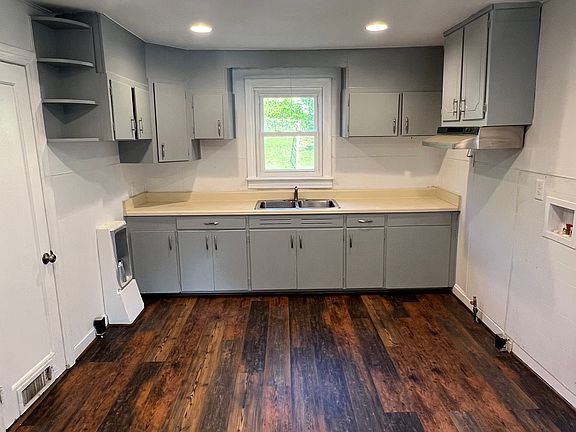 4th image of 1537 18th St SW