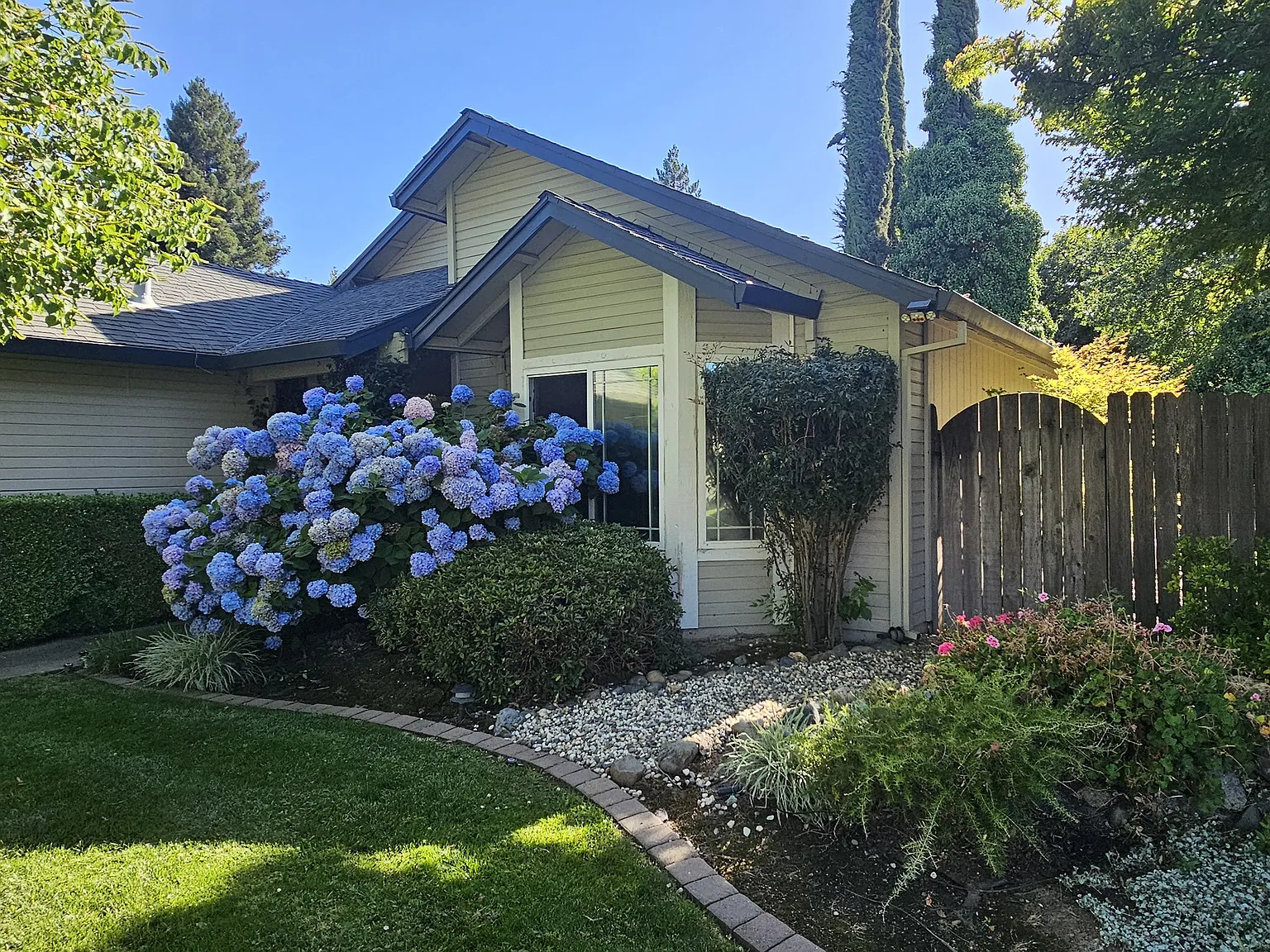 3 bed, 1479 sqft, $2,800 — Photo 1